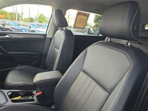 Used 2023 Volkswagen Tiguan SE FWD image 12