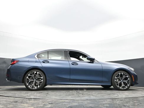 Used 2025 BMW 330i Sedan w/ M Sport Package RWD image 27