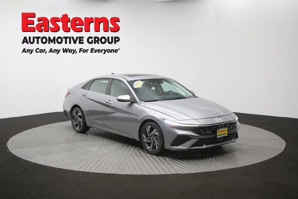 Used 2025 Hyundai Elantra SEL FWD image 54