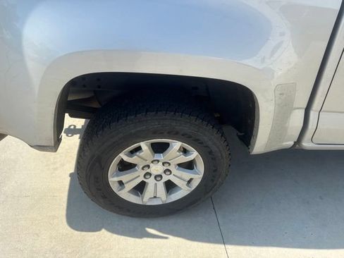 Used 2017 Chevrolet Colorado LT w/ LT Convenience Package RWD image 13