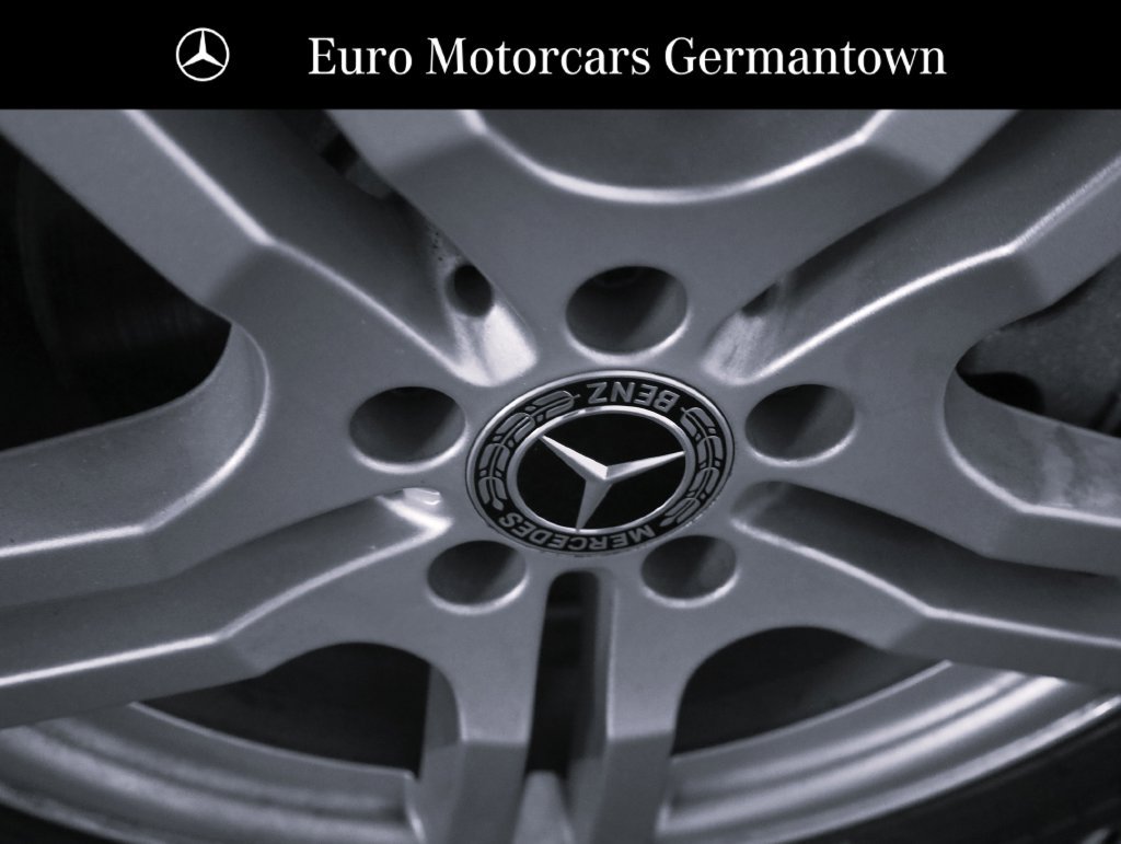 Used 2023 Mercedes-Benz GLB 250 4MATIC w/ Premium Package image 8