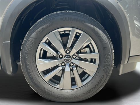 Used 2025 Nissan Pathfinder SV w/ SV Premium Package FWD image 33