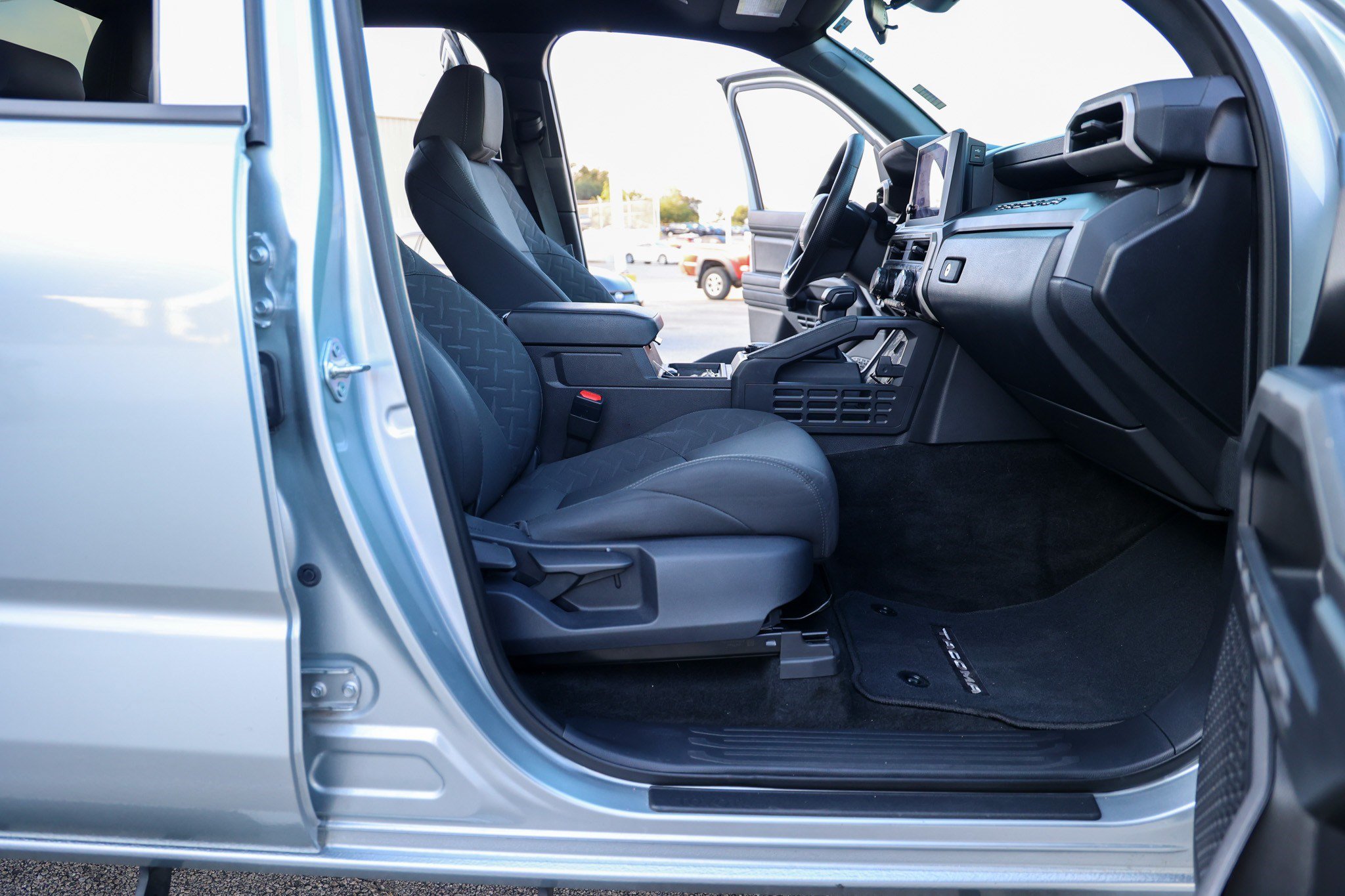 Certified 2025 Toyota Tacoma SR AWD/4WD image 40