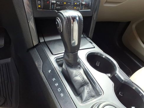 Used 2018 Ford Explorer XLT w/ Equipment Group 202A AWD/4WD image 11