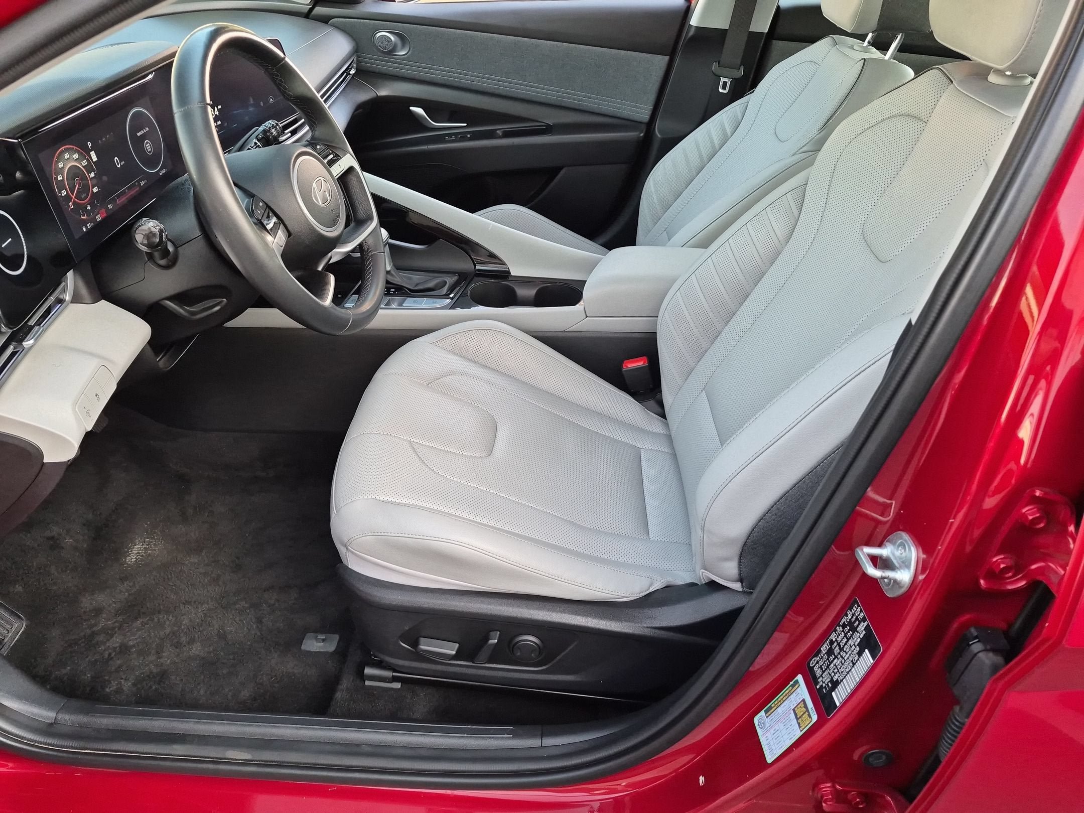 Used 2024 Hyundai Elantra Limited FWD image 13