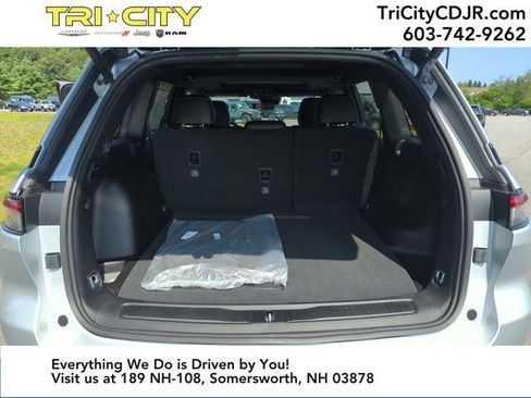 New 2025 Jeep Grand Cherokee Altitude image 33