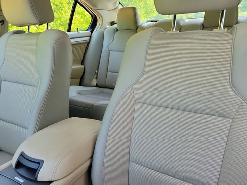 Used 2014 Ford Taurus SEL image 16