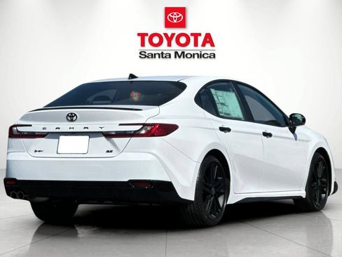 New 2026 Toyota Camry Hybrid FWD image 3