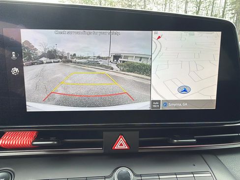 Certified 2025 Hyundai Elantra SEL image 28