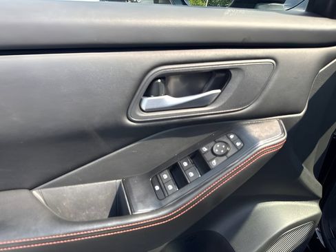 Used 2025 Nissan Rogue SV AWD/4WD image 15