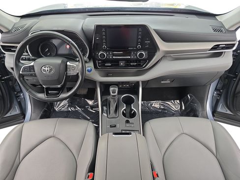Used 2020 Toyota Highlander XLE AWD/4WD image 9
