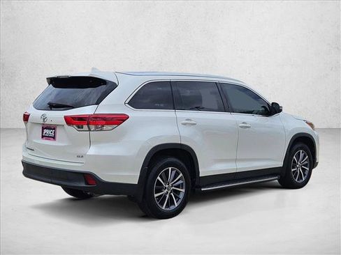 Used 2019 Toyota Highlander XLE FWD image 5