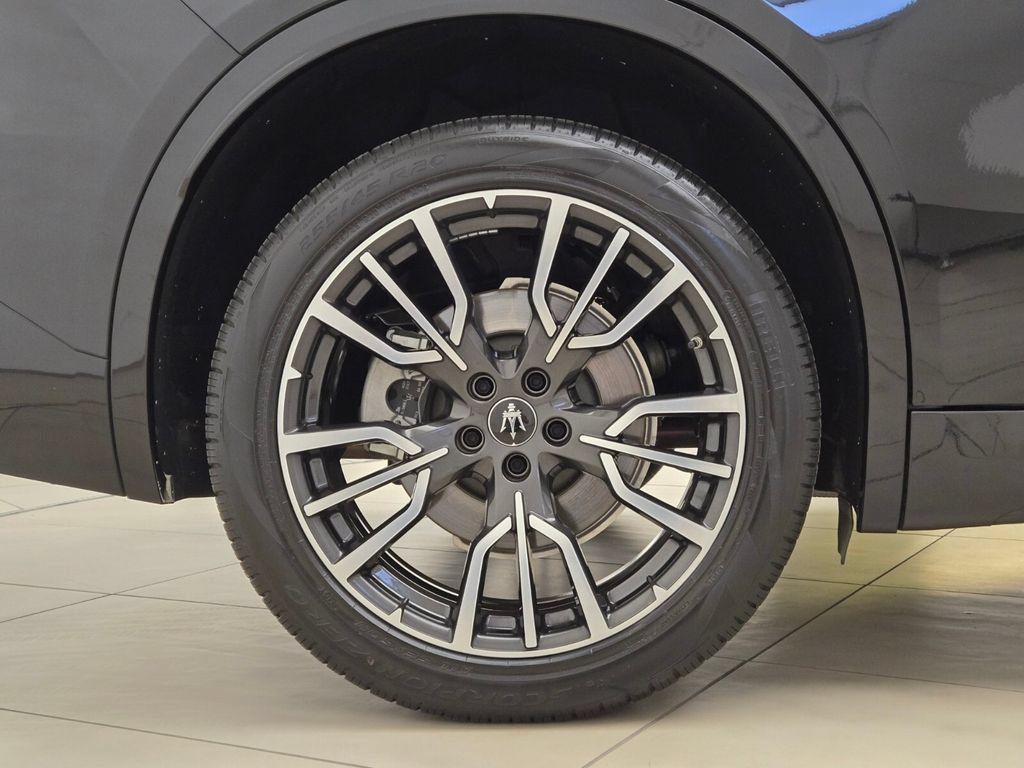 Certified 2023 Maserati Grecale GT AWD/4WD image 6