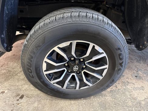 Used 2023 Toyota Tacoma TRD Sport image 12