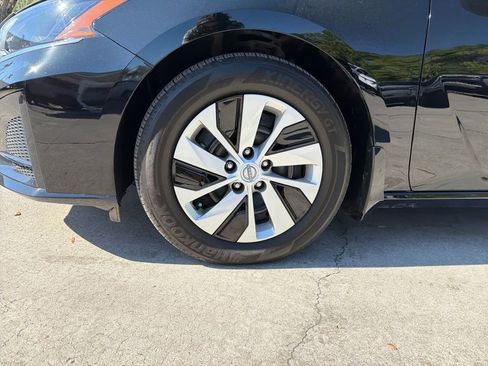 Used 2025 Nissan Altima 2.5 S image 10