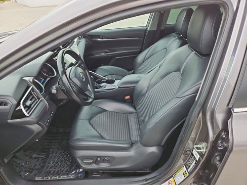 Used 2018 Toyota Camry SE FWD image 17