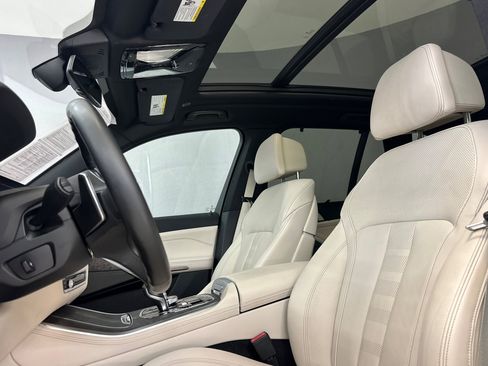 Used 2019 BMW X5 xDrive40i w/ M Sport Package AWD/4WD image 25