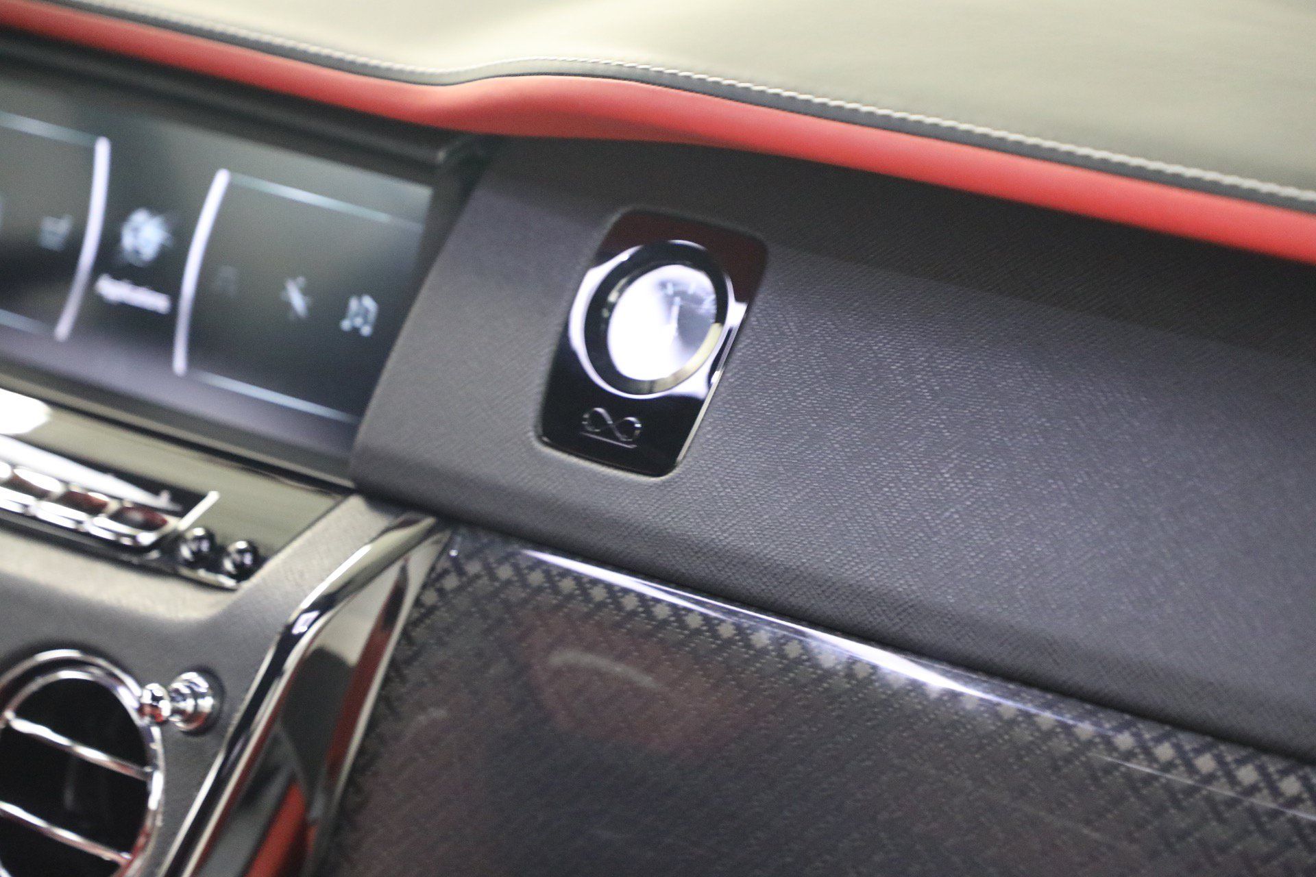 Certified 2021 Rolls-Royce Cullinan Black Badge AWD/4WD image 32