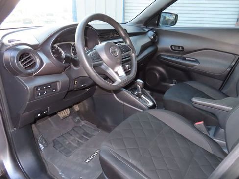 Used 2020 Nissan Kicks S image 18