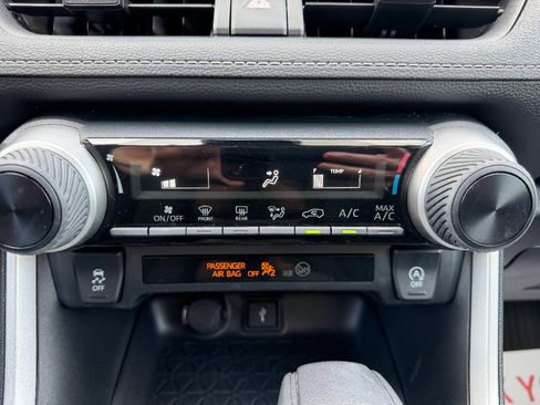 Used 2020 Toyota RAV4 LE w/ All Weather Liner Package AWD/4WD image 21
