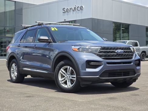 Used 2021 Ford Explorer XLT w/ Class III Trailer Tow Package AWD/4WD image 2