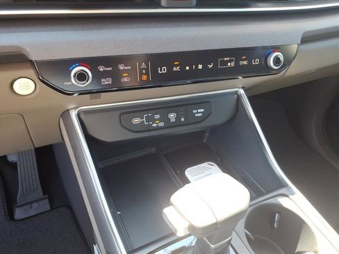New 2026 Kia Carnival EX FWD image 23