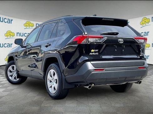 Used 2021 Toyota RAV4 LE AWD/4WD image 4