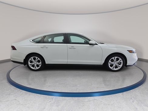 Certified 2023 Honda Accord LX image 4