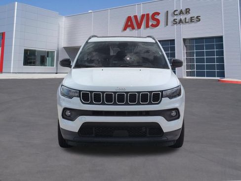 Used 2025 Jeep Compass Latitude w/ Sun & Sound Group AWD/4WD image 2