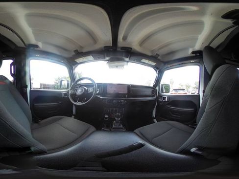 Used 2025 Jeep Wrangler Unlimited Rubicon AWD/4WD image 41