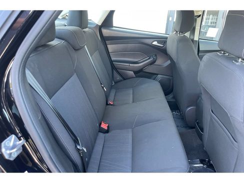Used 2018 Ford Focus SE FWD image 18