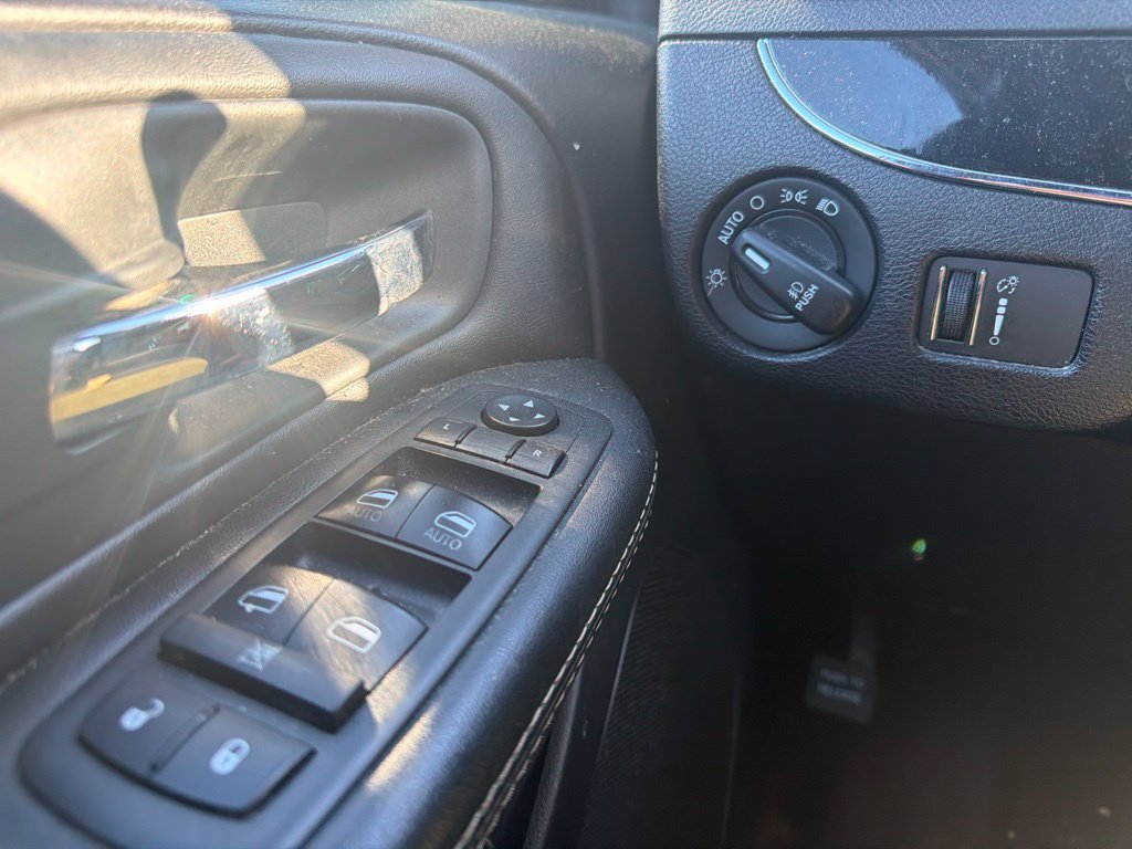 Used 2018 Dodge Grand Caravan SE FWD image 18