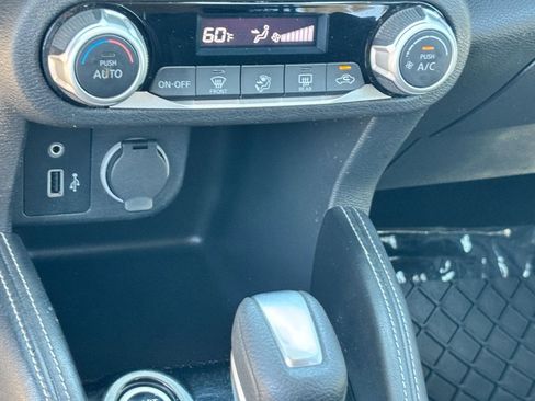 Used 2018 Nissan Kicks SV FWD image 26