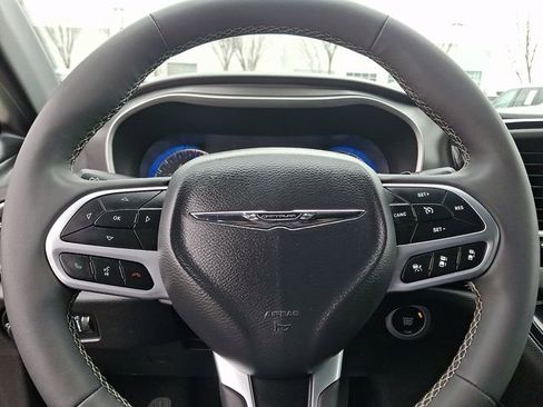 Used 2025 Chrysler Pacifica Select FWD image 20