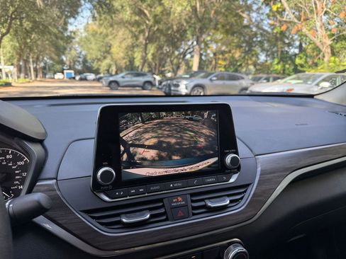 Used 2025 Nissan Altima 2.5 SV image 17