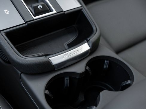 Certified 2026 Porsche Macan AWD/4WD image 25