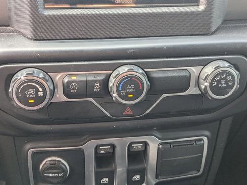 Used 2019 Jeep Wrangler Sport image 18