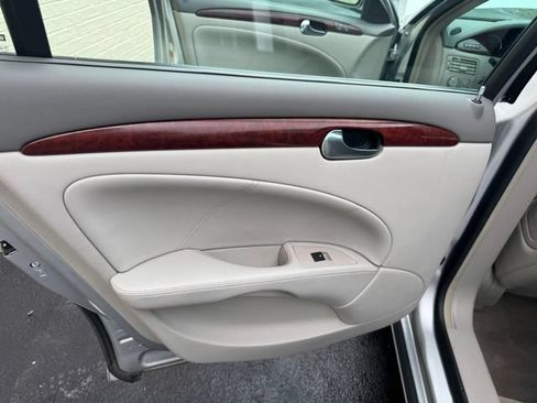 Used 2009 Buick Lucerne CXL FWD image 16
