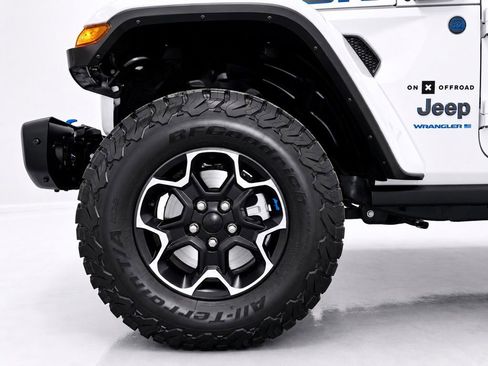 Used 2023 Jeep Wrangler Unlimited Rubicon 4xe w/ Steel Bumper Group AWD/4WD image 10