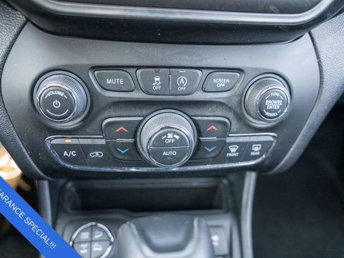 Used 2020 Jeep Cherokee Trailhawk w/ Cold Weather Group image 27