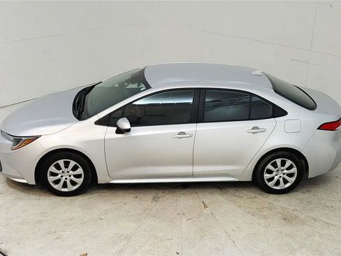 Used 2022 Toyota Corolla LE FWD image 38