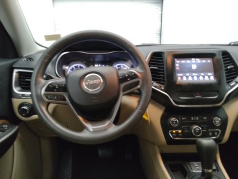 Used 2020 Jeep Cherokee Latitude FWD image 22