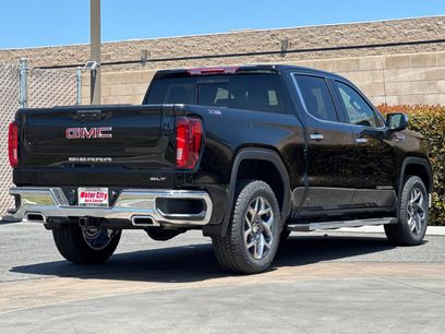 New 2026 GMC Sierra 1500 SLT w/ SLT Premium Package