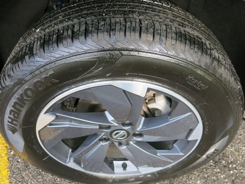 Used 2025 Nissan Rogue SV AWD/4WD image 34