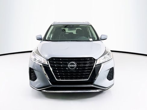 Used 2024 Nissan Kicks SV image 2