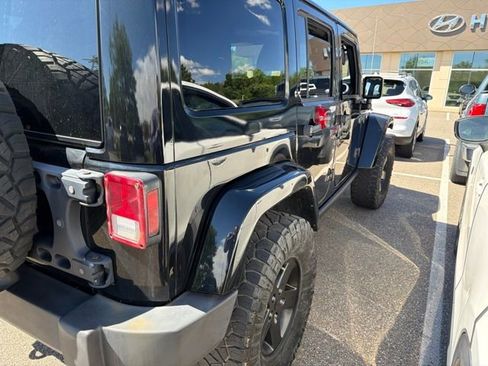 Used 2015 Jeep Wrangler Unlimited Sahara AWD/4WD image 3