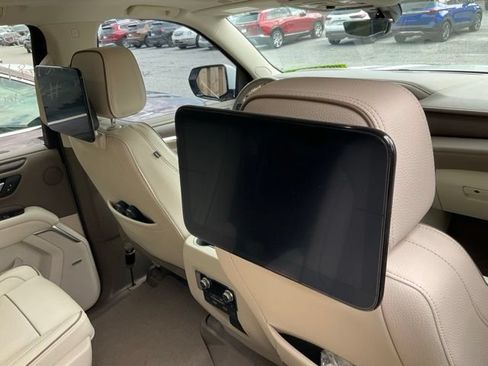 Used 2021 GMC Yukon Denali w/ Denali Ultimate Package AWD/4WD image 9