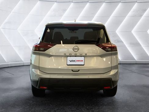 Used 2025 Nissan Rogue SV image 5