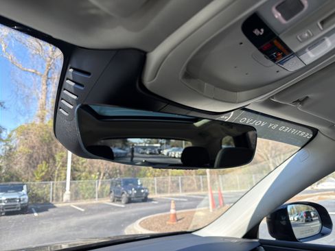 Certified 2025 Volvo XC60 B5 Plus image 25