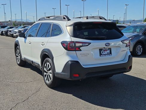 Used 2023 Subaru Outback Premium AWD/4WD image 5